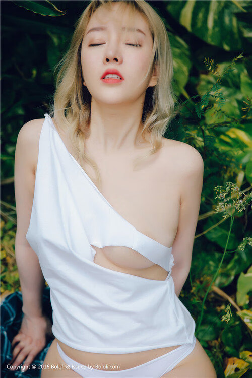 皮克领军，西班牙横扫法国，足球场上的艺术与力量交响曲