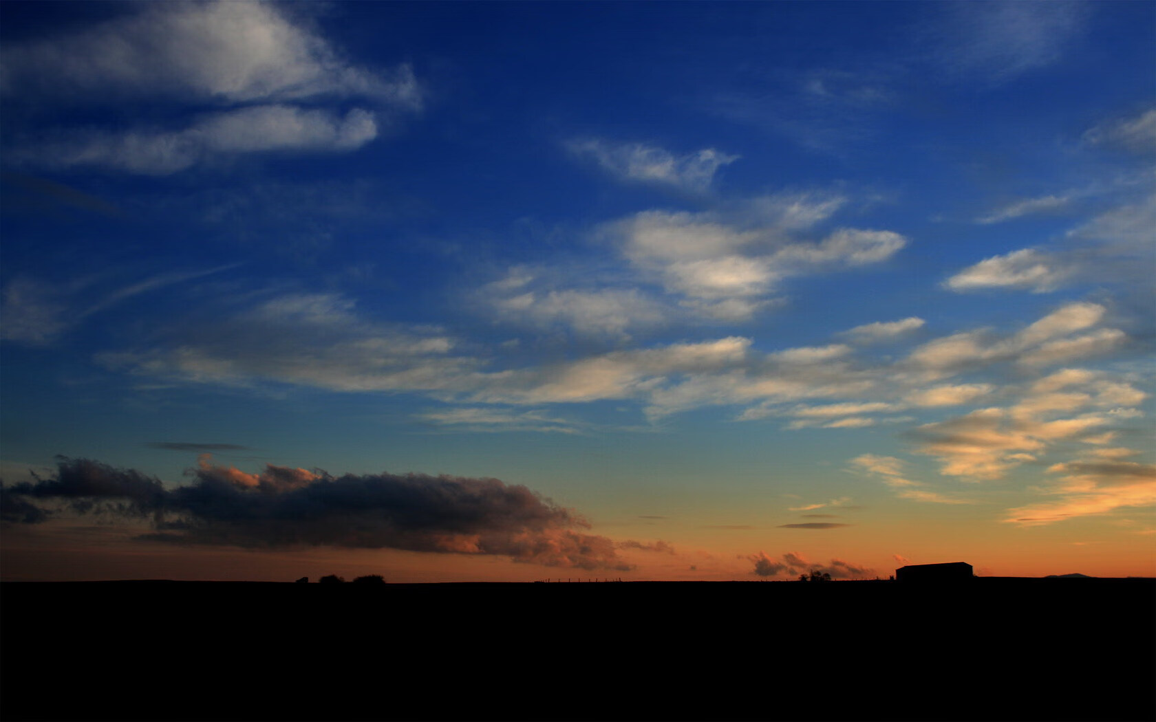 终场哨响,引擎轰鸣,当莱万用数据完成一场F1式年度争冠