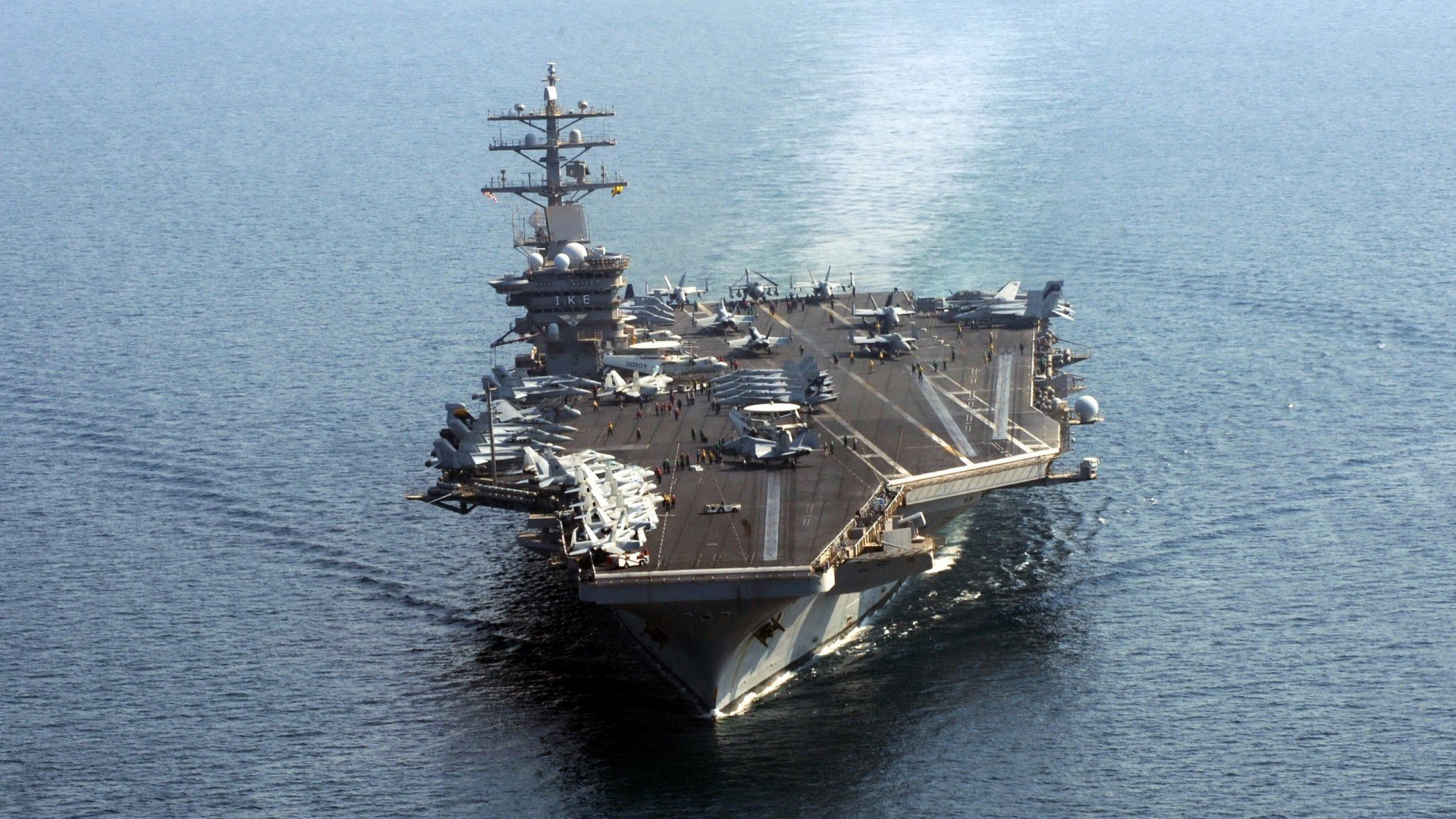 终场哨响,引擎轰鸣,当莱万用数据完成一场F1式年度争冠